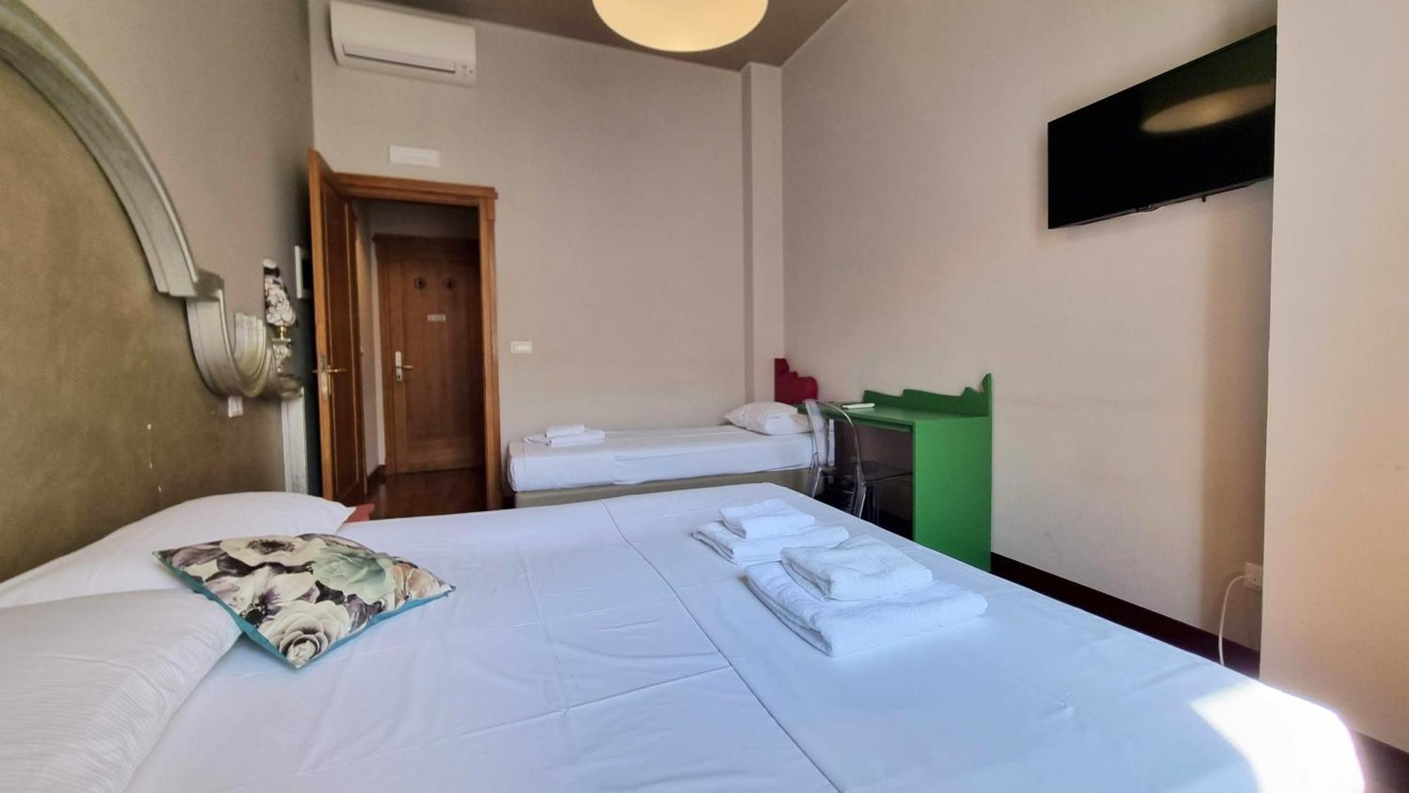 Locanda Al Volo Tommaseo Trieste Bagian luar foto