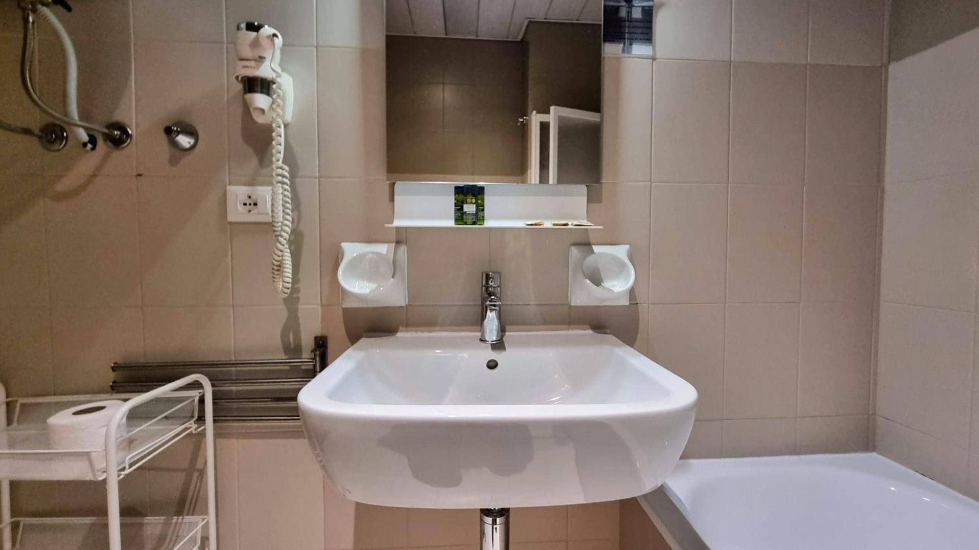 Locanda Al Volo Tommaseo Trieste Bagian luar foto